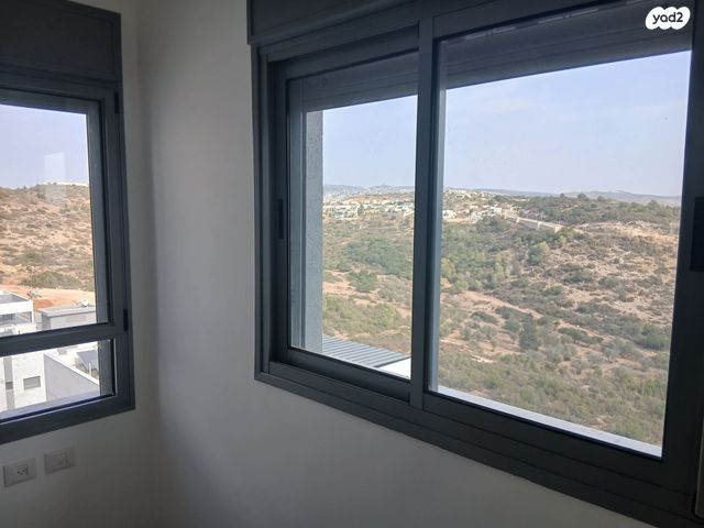 דירה, דרך ארץ 21, אבני חן, חריש