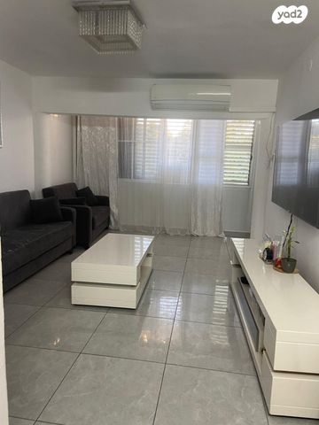 אבן גבירול 25