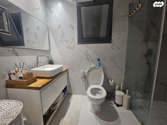 יחידת דיור, שביל האלון 1, בת הדר, בת הדר