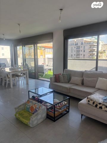 גג/ פנטהאוז, בן גוריון 15, רמתיים, הוד השרון