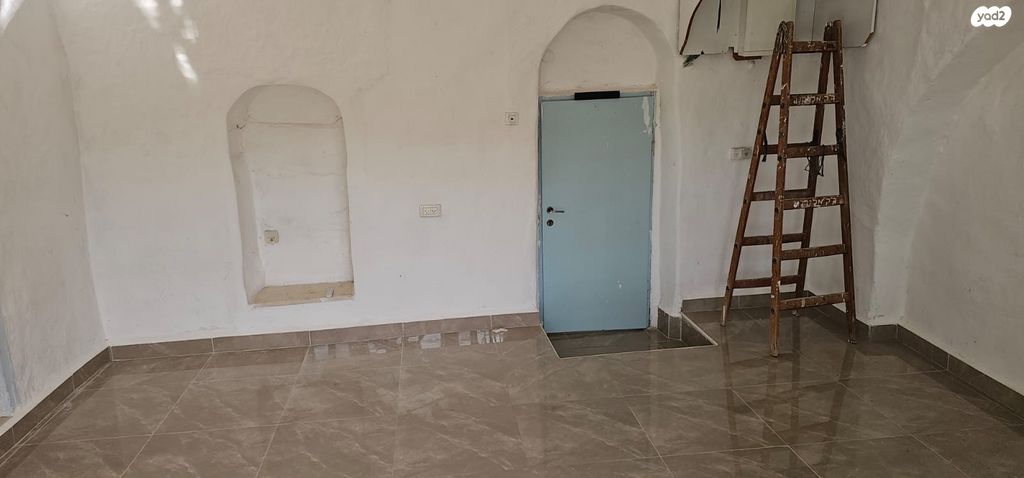 שביל החומה 12