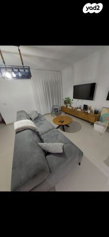 דירת גן, שדרות הרצל 116, שבעת המינים, דימונה