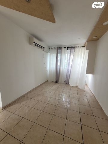 גיורא יוספטל 12