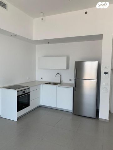 דרך מנחם בגין 150