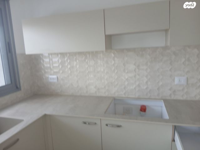 דירה, דרך ארץ 21, אבני חן, חריש