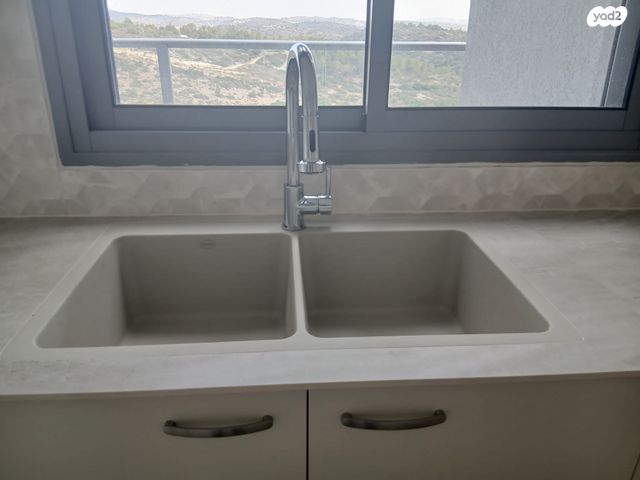 דירה, דרך ארץ 21, אבני חן, חריש