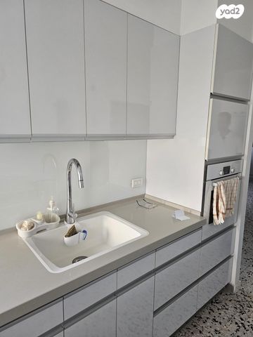 דירה, הפורצים 15, תל גיבורים, חולון