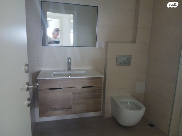 דירה, דרך ארץ 21, אבני חן, חריש