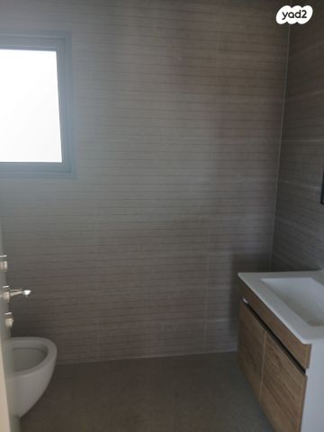 דירה, דרך ארץ 21, אבני חן, חריש