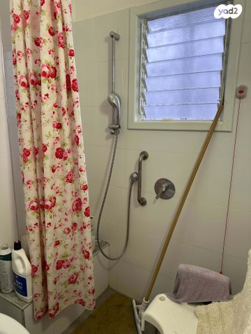 דירה, יאנוש קורצ'אק 4, לב העיר, בת ים