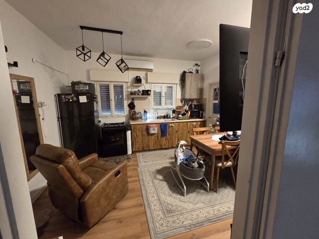 שדרות ג'יימס דה רוטשילד 8