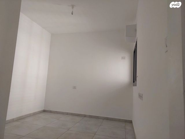 דירה, לאה גולדברג 1, תלמי מנשה, באר יעקב