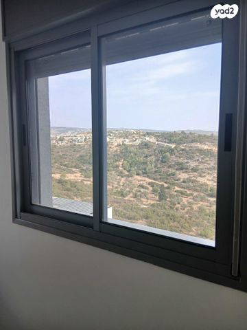 דירה, דרך ארץ 21, אבני חן, חריש