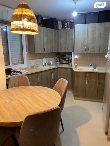 יגאל אלון 10