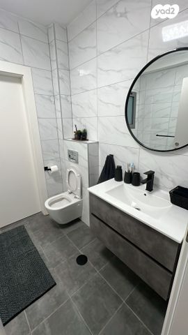 דירה, פסנתר 4, המוזיקה, שדרות