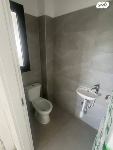 דירה, שיר השירים 9, גן יבנה מערב, גן יבנה