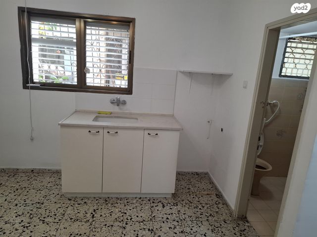 דרך מנחם בגין 66