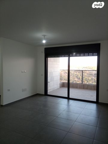 דירה, דרך ארץ 11, אבני חן, חריש