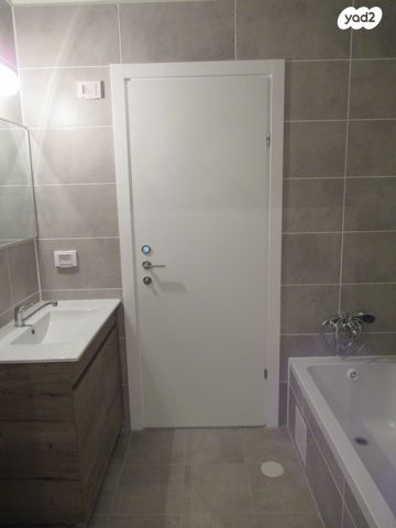 דירה, הרב צבי יהודה קוק 33, אגמים מזרח, אשקלון