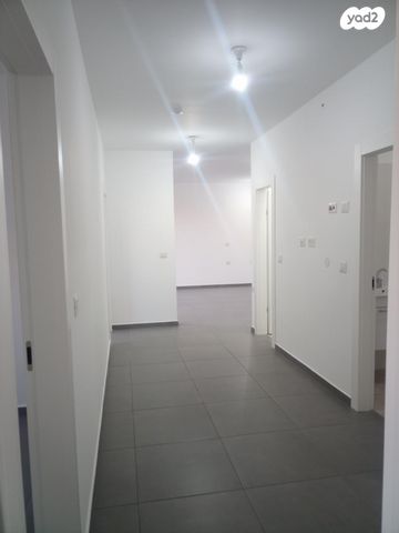 דירה, דרך ארץ 11, אבני חן, חריש