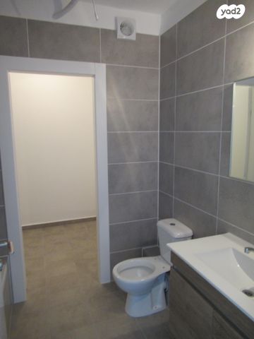 דירה, הרב צבי יהודה קוק 33, אגמים מזרח, אשקלון