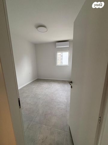 דירה, שדרות חיים וייצמן 55, צפון מערב מרכז העיר, נתניה