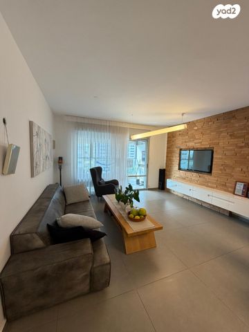 דירה, פרופ' יובל נאמן 17, רחובות המדע, רחובות