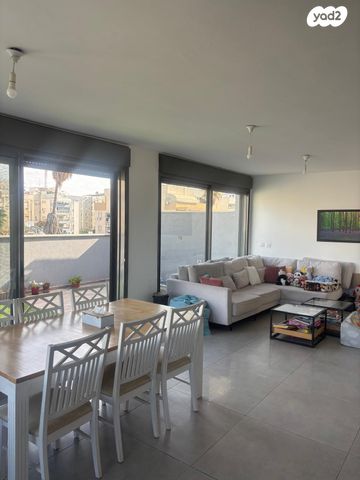 גג/ פנטהאוז, בן גוריון 15, רמתיים, הוד השרון