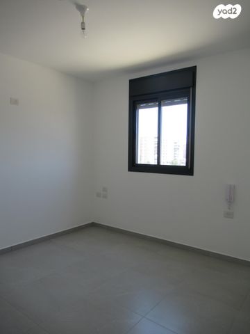 דירה, הרב צבי יהודה קוק 33, אגמים מזרח, אשקלון