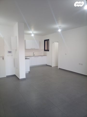 דירה, דרך ארץ 11, אבני חן, חריש