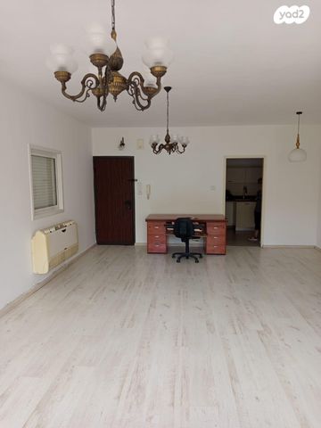 דירה, אברהם קרן 13, ארלוזורוב, כפר סבא