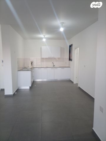 דירה, דרך ארץ 11, אבני חן, חריש