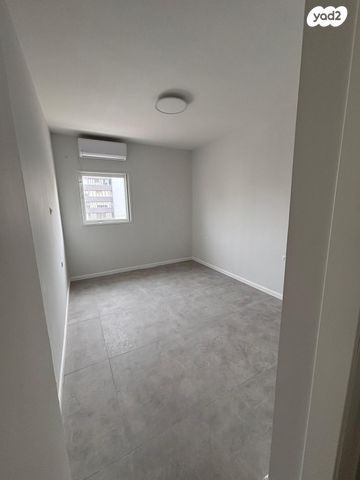 דירה, שדרות חיים וייצמן 55, צפון מערב מרכז העיר, נתניה