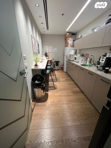 משרדים, דרך מנחם בגין 144, מונטיפיורי, הרכבת, תל אביב יפו