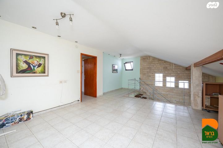 דו משפחתי, נווה שרת, זכרון יעקב