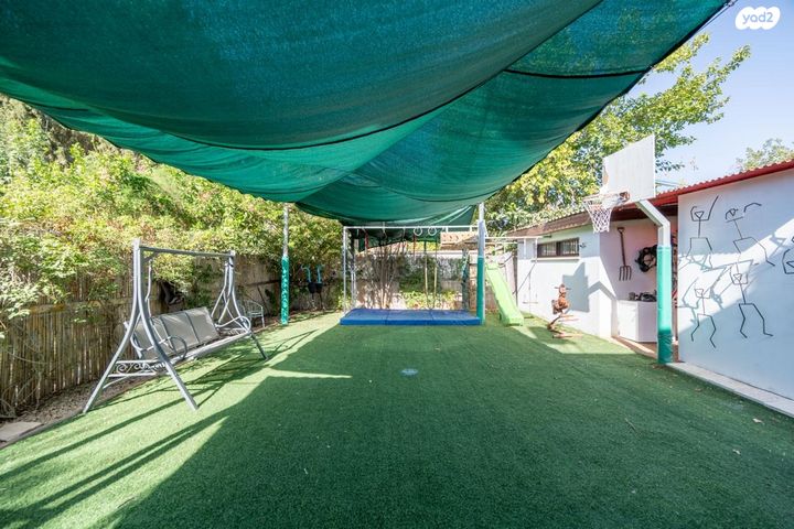 דו משפחתי, בן ציון פוגל, סלע, רחובות