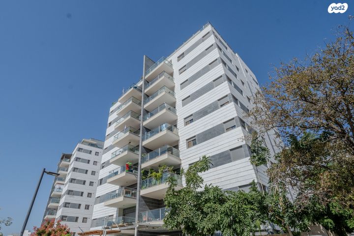 דירה, לוטם 33, הפרחים, חריש