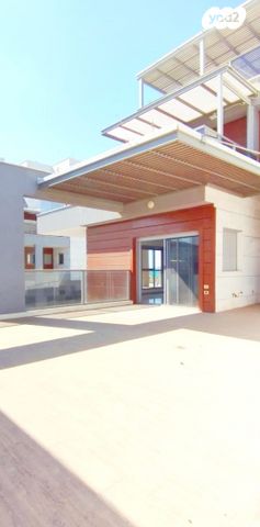 גג/ פנטהאוז, עמנואלה בן יעקב, ראשון לציון