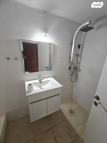 בית פרטי/ קוטג', משה קוסובר, סלע, רחובות