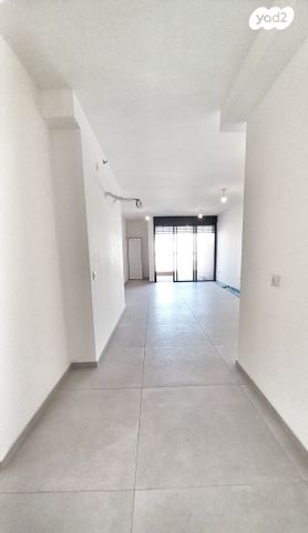 דירה, נתן ברניצקי, רמז, מערב ותיק, ראשון לציון