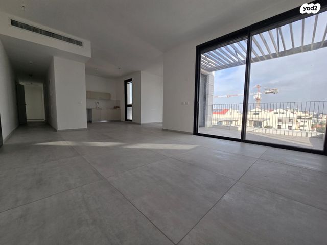 גג/ פנטהאוז, עלי מוהר, נווה זמר, רעננה