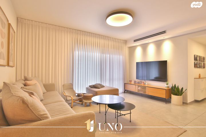 לאה גולדברג 8