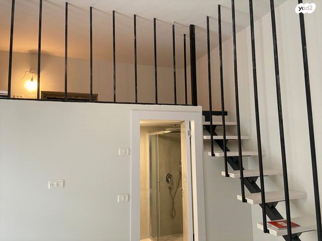 דירה, המדרגות, נחלאות, שערי חסד, ירושלים