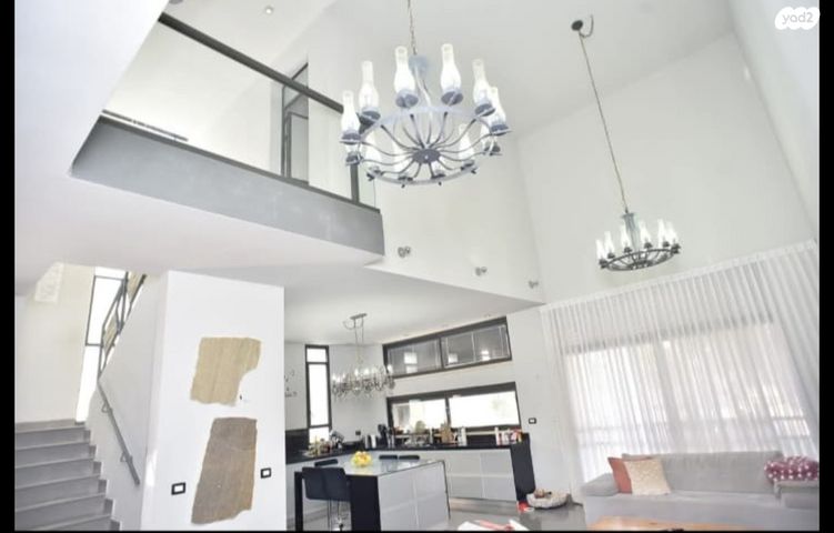 דו משפחתי, ד"ר אבא אחימאיר, גדרה