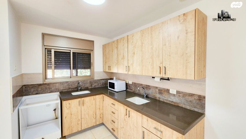 בית פרטי/ קוטג', עפרוני, שלומית, שלומי