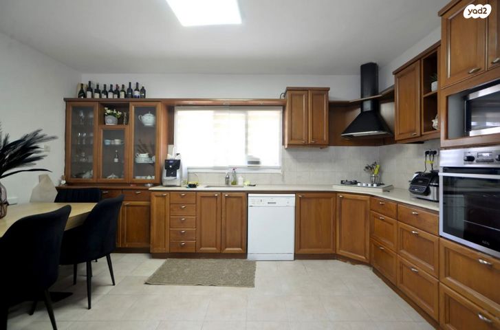 טריפלקס, ההשכלה, גבעת נשר, נשר