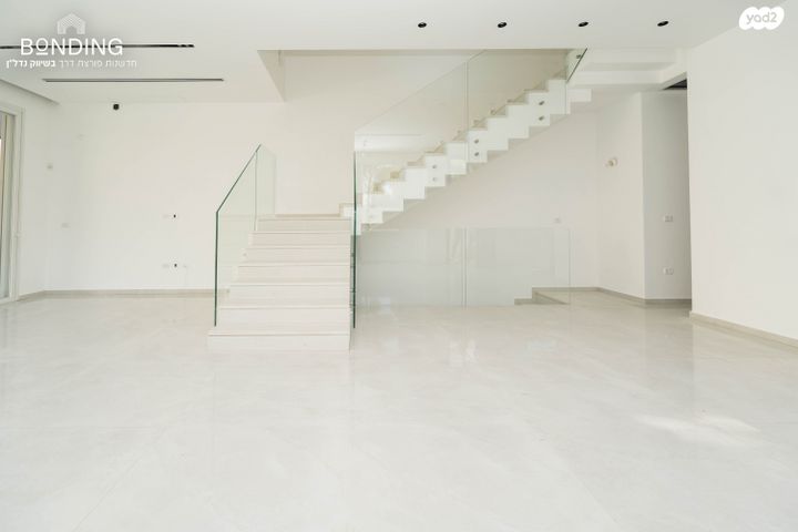 דו משפחתי, נר הלילה, 212 מזרח, אבן יהודה