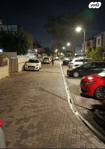 דו משפחתי, ד"ר אבא אחימאיר, גדרה