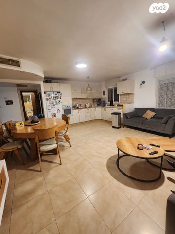 דירת גן, שמואל יפה ארמוזה, פסגת זאב, ירושלים