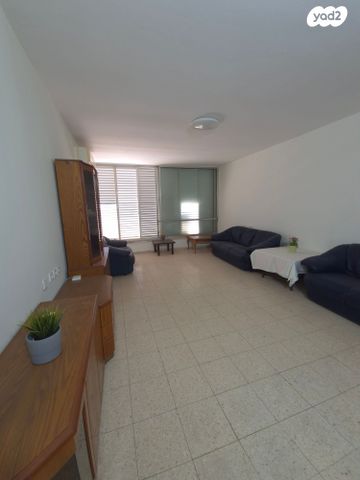 דירה, ליאון בלום, חיפה